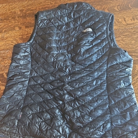 The North Face Women's Black Quilted Vest - Picture 3 of 3